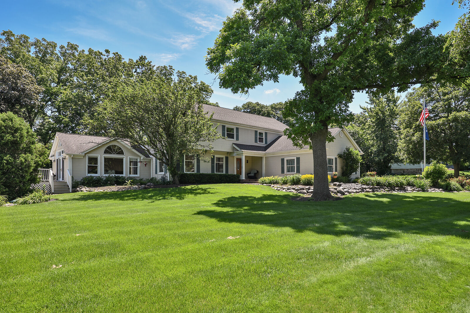 Property Photo: 381 Grayfriars Lane IL 60067