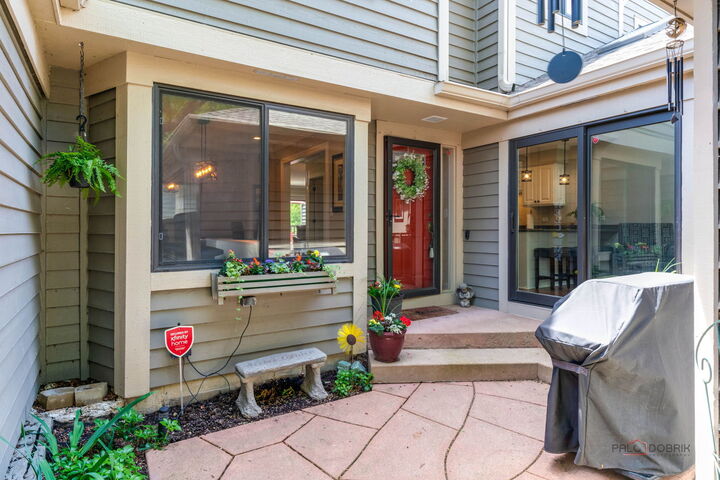 Property Photo:  525 White Oak Lane 26525  IL 60010 