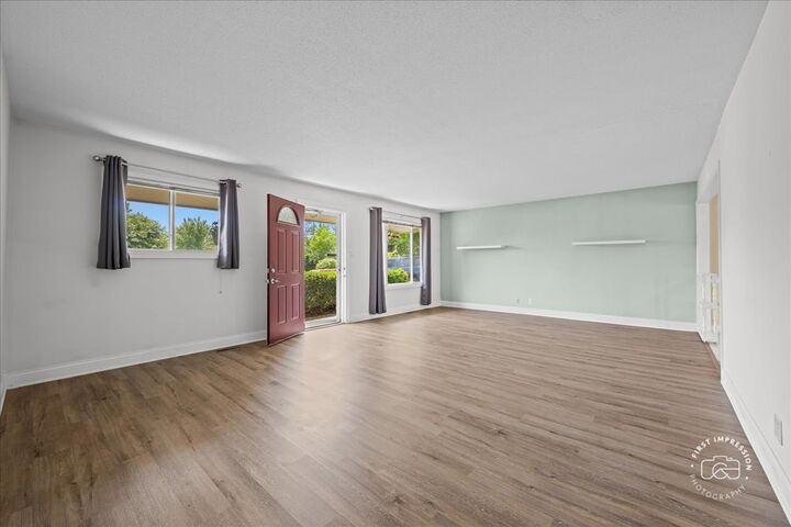 Property Photo:  
