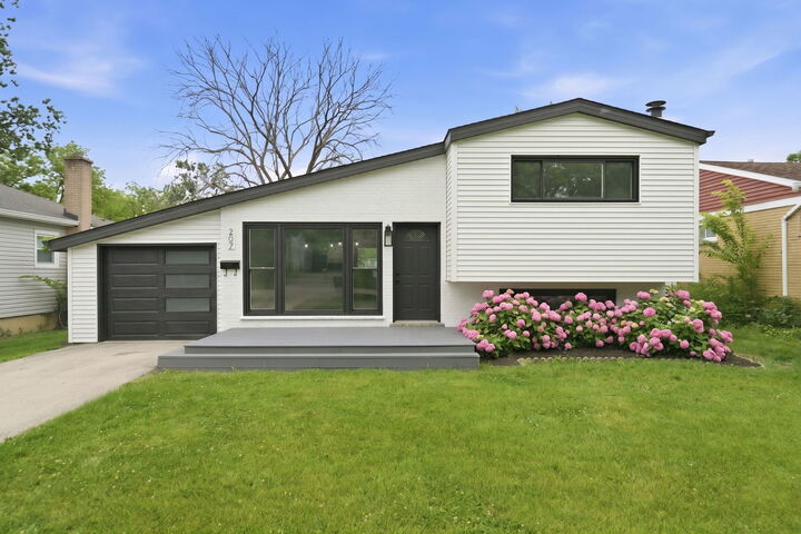 Property Photo:  207 W Ethel Avenue  IL 60148 