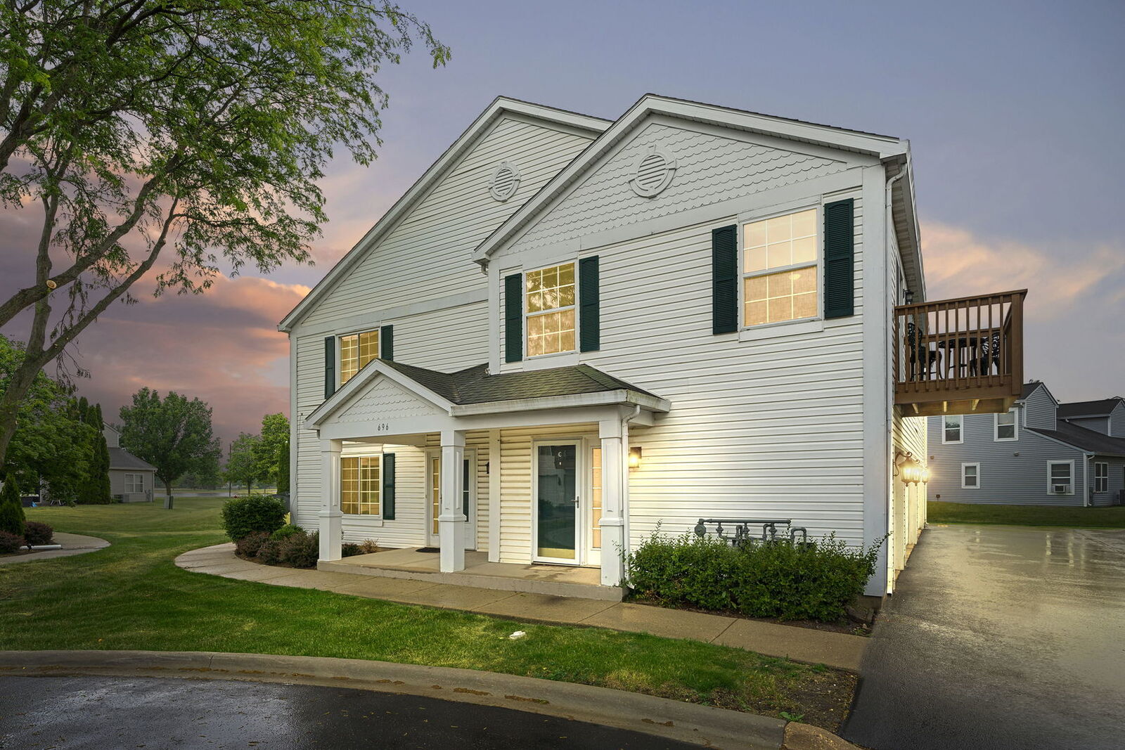 Property Photo:  696 Fieldcrest Drive C  IL 60177 