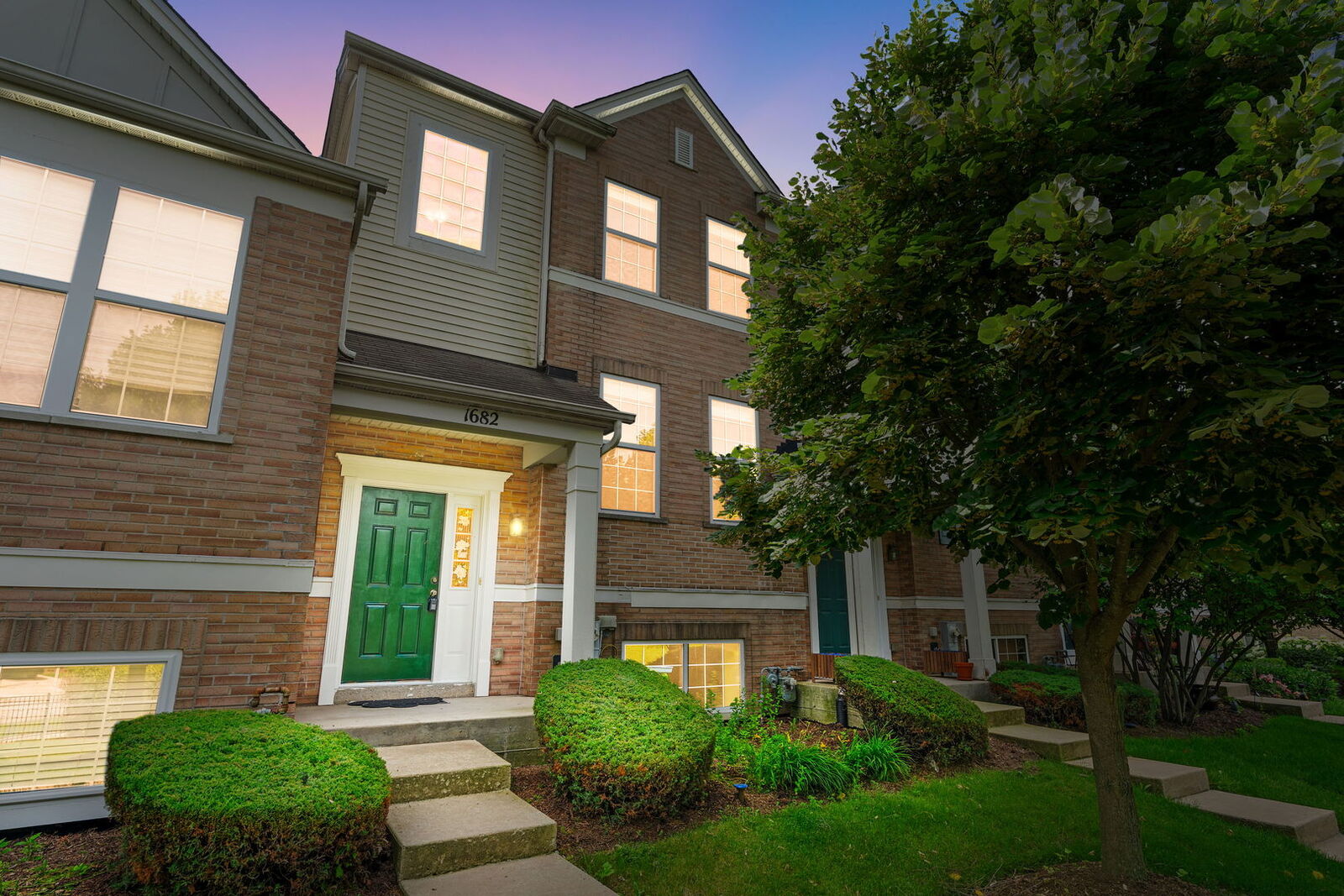 Property Photo: 1682 Dogwood Lane IL 60133