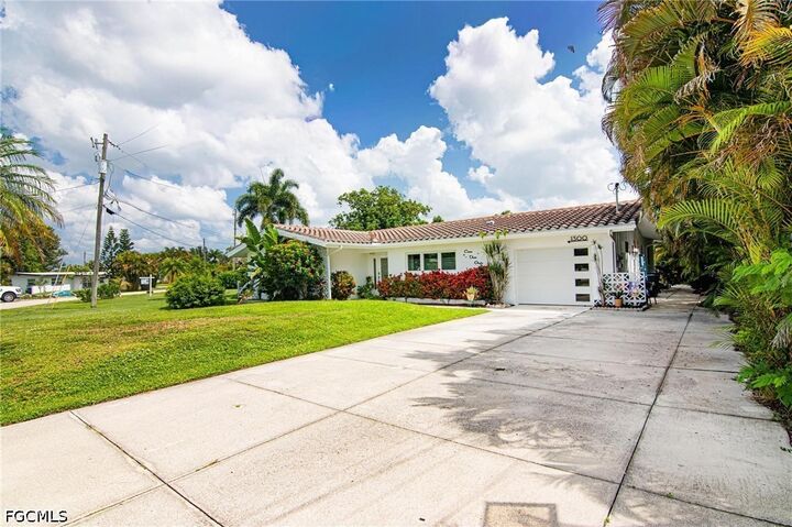 Property Photo:  1300 Thompson Street  FL 33903 