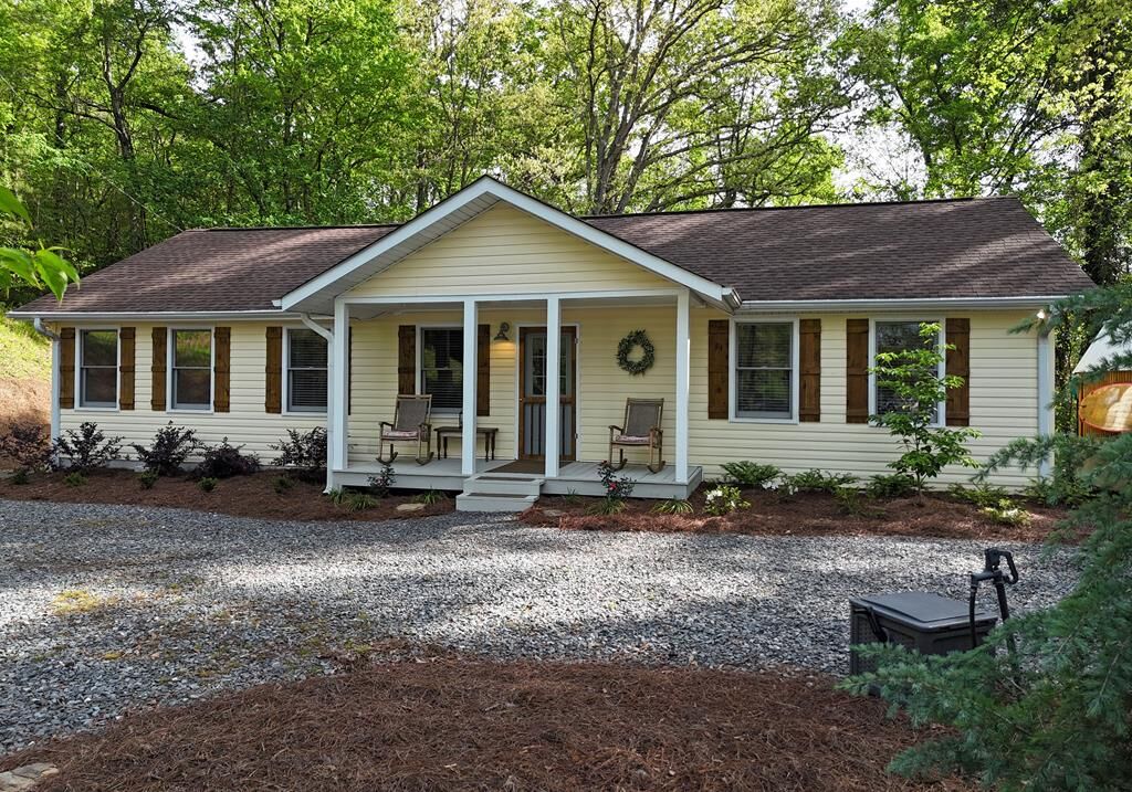 Property Photo:  61 Bradley Street  GA 30513 
