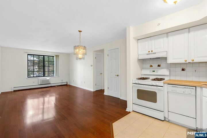 Property Photo:  1419 Faulkner Court  NJ 07430 