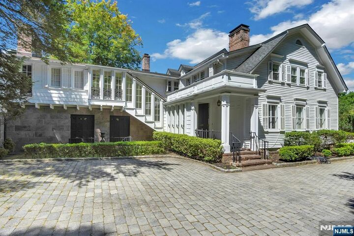Property Photo:  9 E Saddle River Road  NJ 07458 