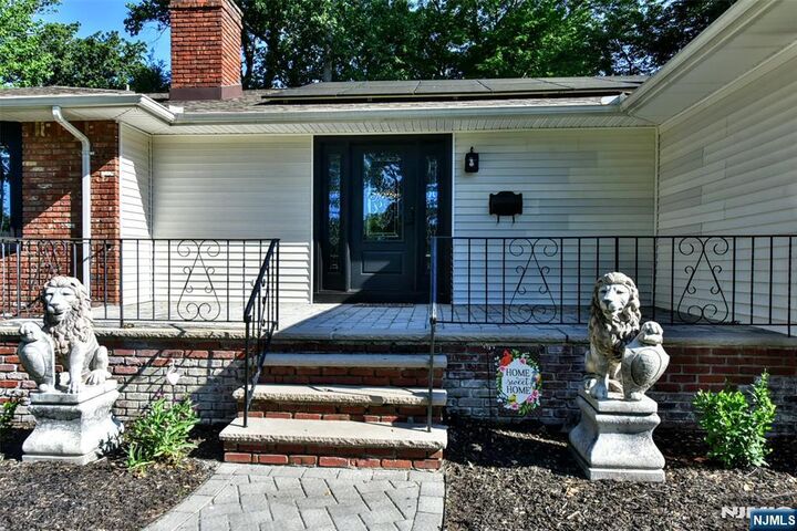 Property Photo: 43 Overlook Court NJ 07446