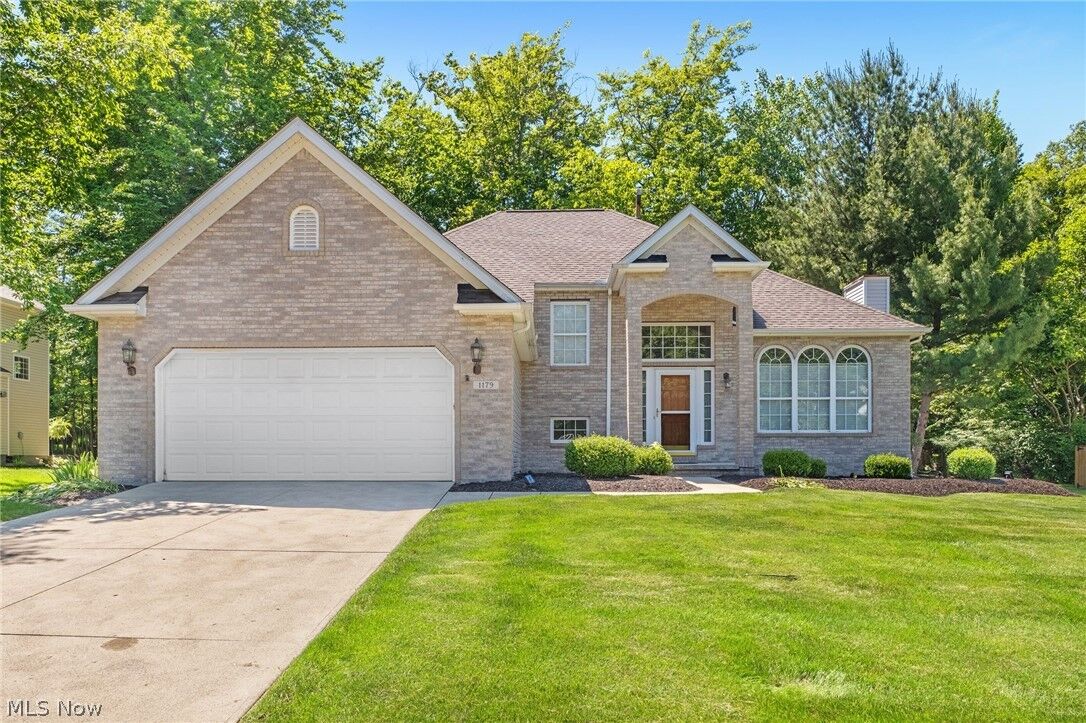 Property Photo: 1179 Vineyard Drive OH 44256