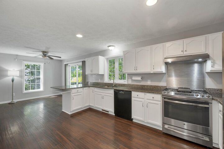 Property Photo: 5 Boylston Avenue NH 03064