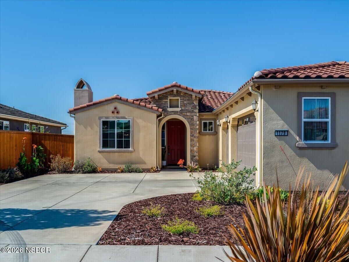 Property Photo:  1179 Grand Meadow Way  CA 93455 