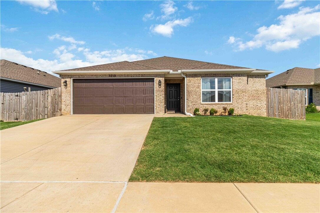Property Photo: 3713 S 2nd Place AR 72758