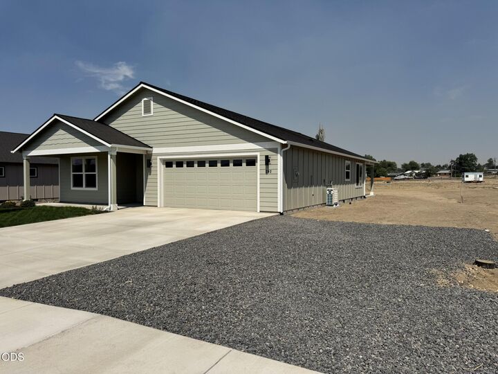 Property Photo:  202 SE Peppermint Loop 20  OR 97734 