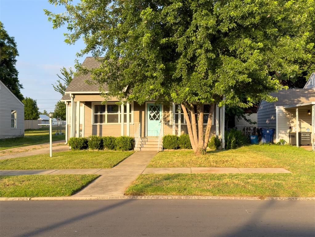 Property Photo: 1809 S 14th Street OK 73018