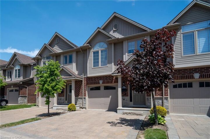 Property Photo:  1061 Eagletrace Drive 149  ON N6G 0T3 