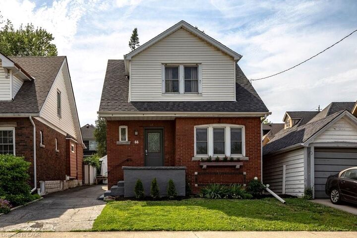 Property Photo:  66 Edgemont Street S  ON L8K 2H5 