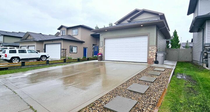 Property Photo:  8869 96 Avenue  AB T8X 0N2 
