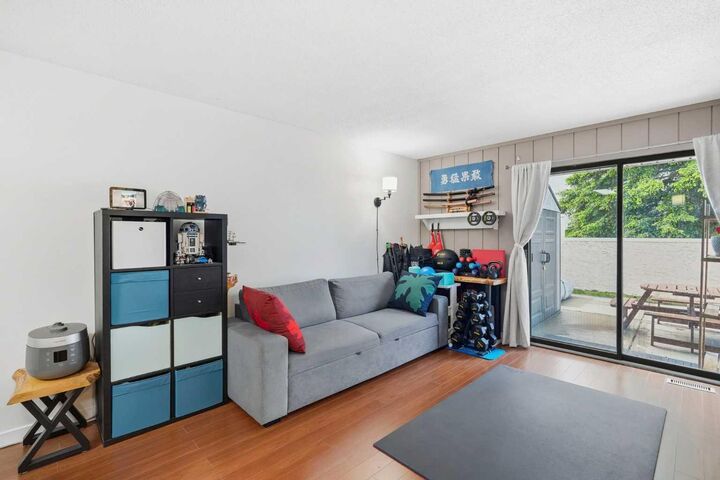 Property Photo:  3500 Varsity Drive NW 411  AB T2L 1Y3 