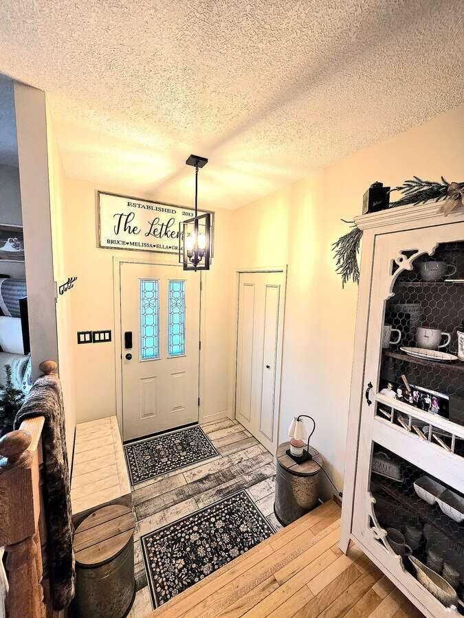 Photo de la propriété:  1630 31 Street SE  AB T1A 8J8 