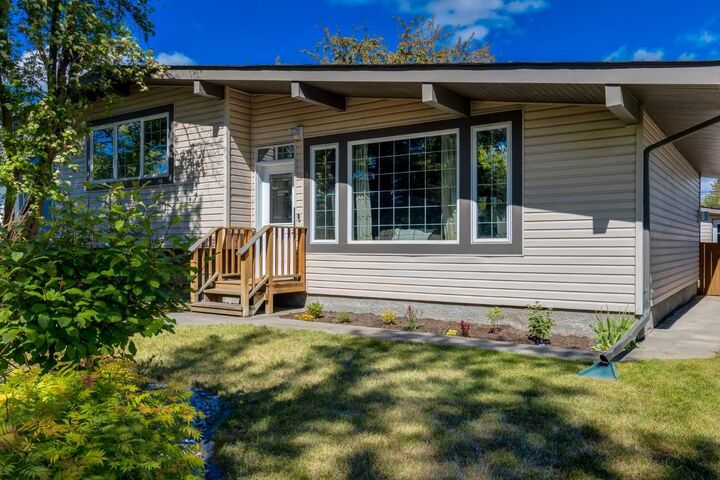 Property Photo:  9716 Fairmount Drive SE  AB T2J 0S1 