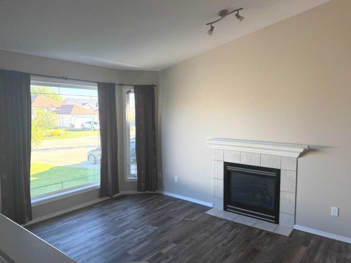 Photo de la propriété:  171 Pinnacle Way  AB T8W 2S9 