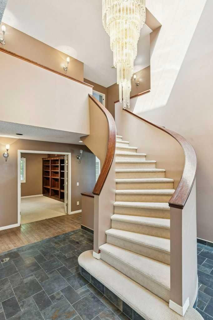 Property Photo:  20 Patterson Mews SW  AB T3H 2C7 