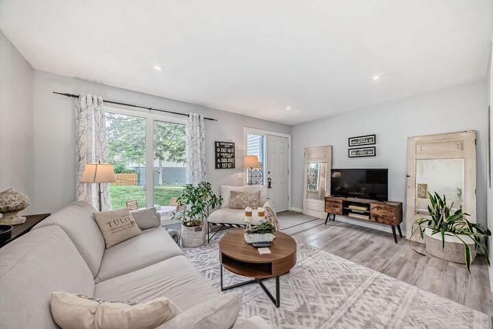 Property Photo:  6440 4 Street NW 1  AB T2K 1B8 