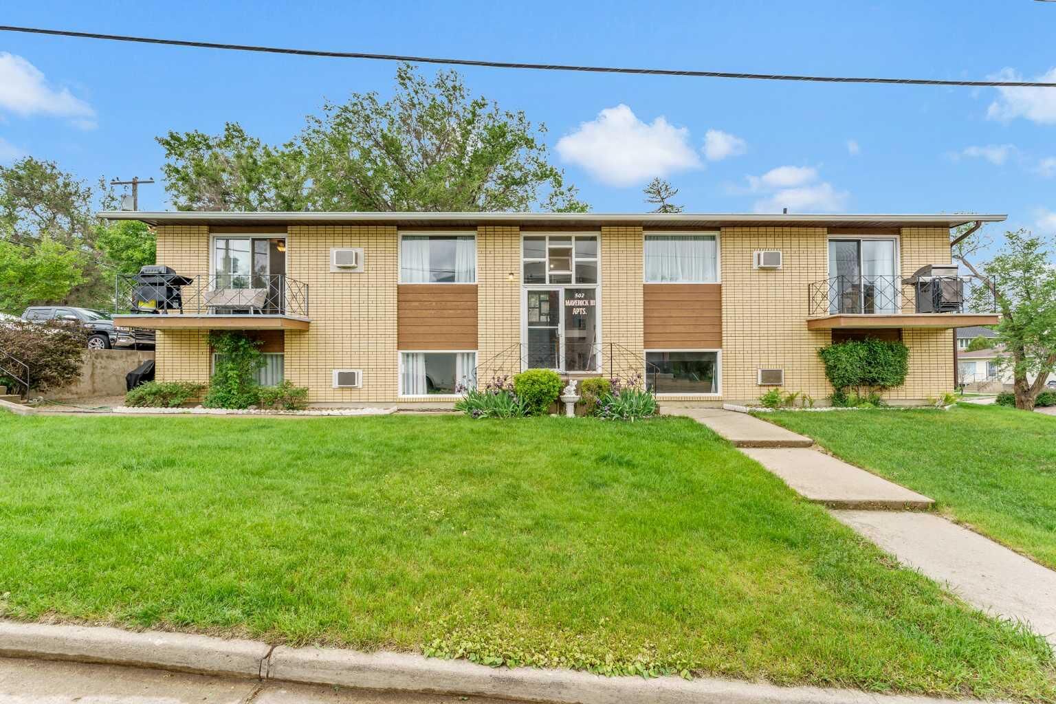 Property Photo:  502 3 Avenue SE  AB T1A 2L9 