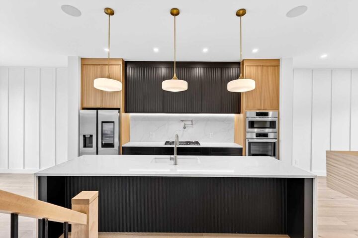 Property Photo:  1119 Regal Crescent NE  AB T2E 5H2 