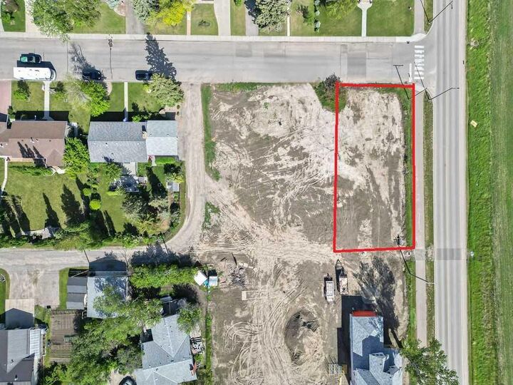 Property Photo:  1033 8 Street SW  AB T1V 1A9 