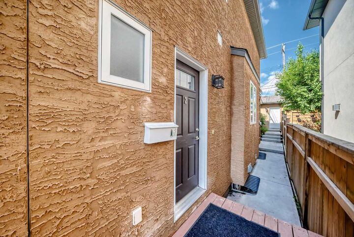 Property Photo:  1921 30 Street SW 2  AB T3E 2L5 
