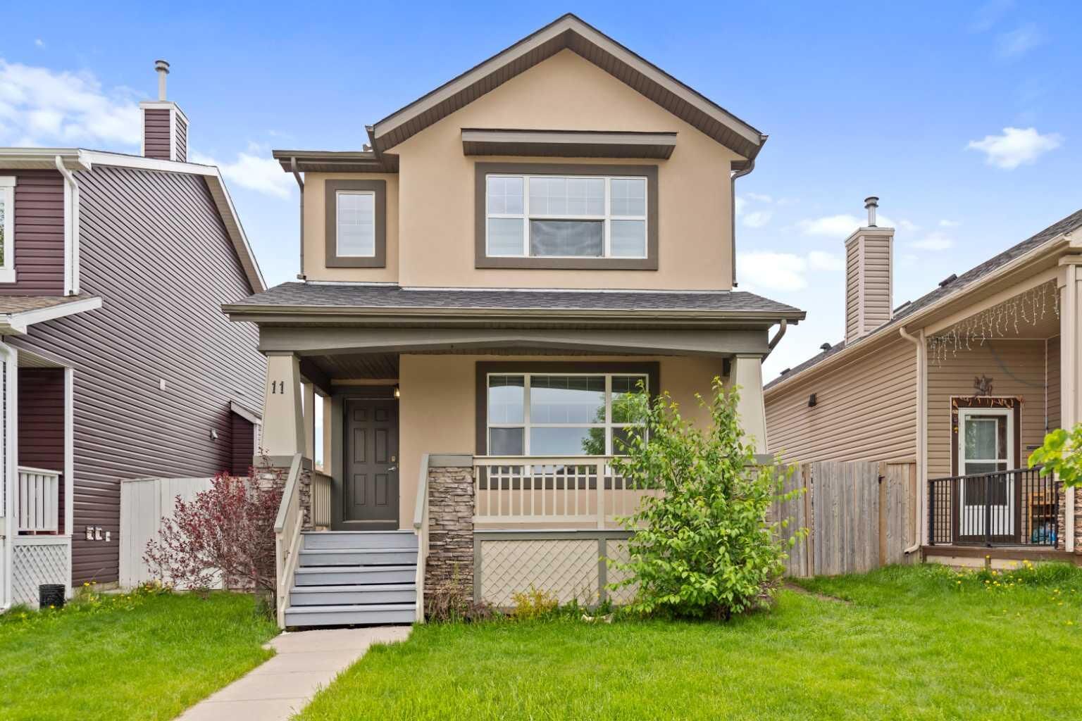 Property Photo:  11 Saddlebrook Gardens NE  AB T3J 5M7 