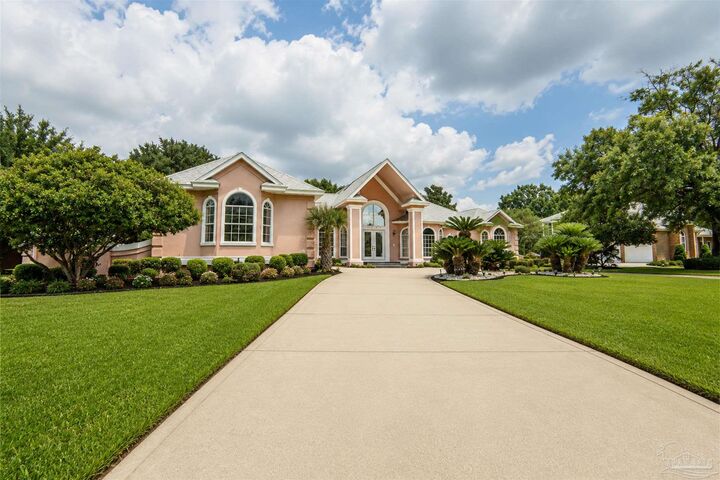 Property Photo: 5542 Oakmont Dr FL 32571