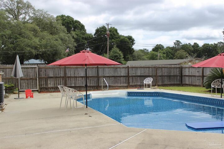 Property Photo:  6284 Starhill Dr  FL 32570 