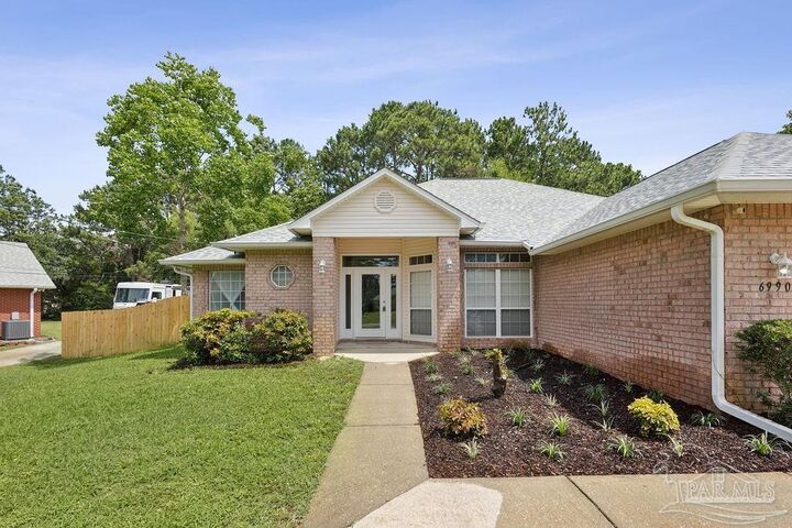 Property Photo: 6990 Jasper St FL 32566