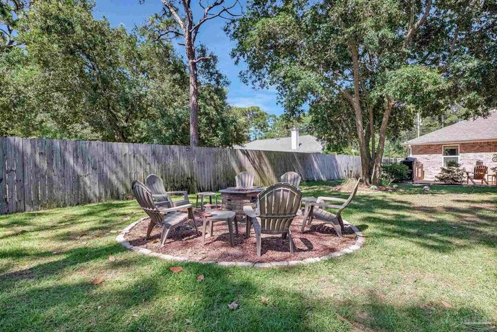 Property Photo: 1909 Jamaica Dr FL 32566