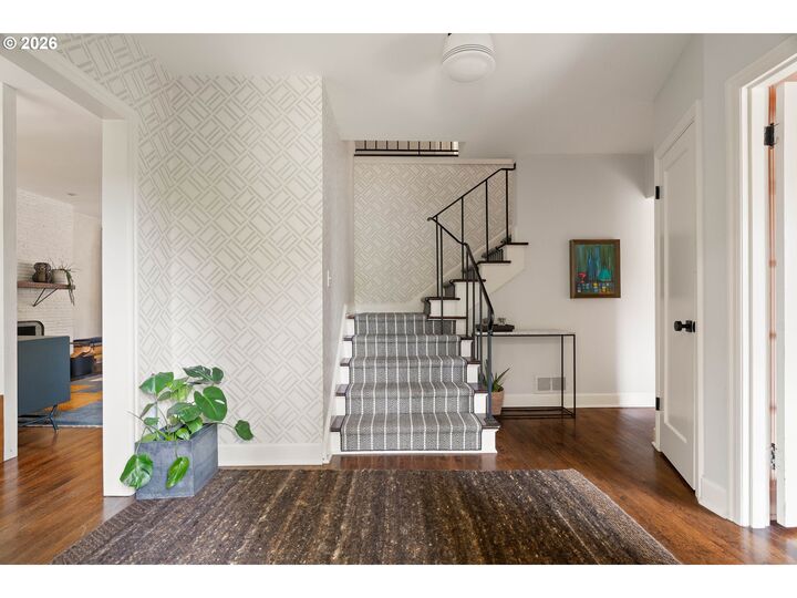 Property Photo:  3570 SW Council Crest Dr  OR 97239 