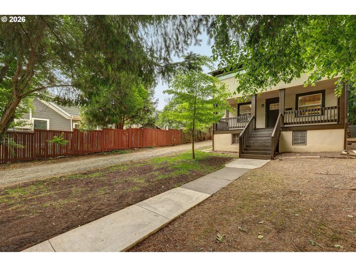 Property Photo: 1827 SE Oak St OR 97214