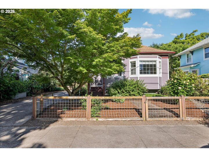 Property Photo: 5325 N Montana Ave OR 97217