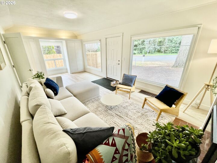 Property Photo:  5901 SE Flavel Dr  OR 97206 