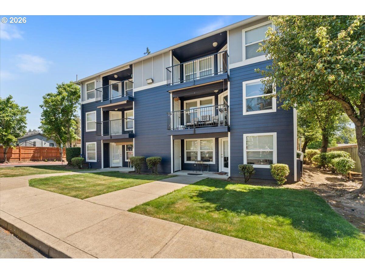 Property Photo: 661 NE 162nd Ave 301 OR 97230