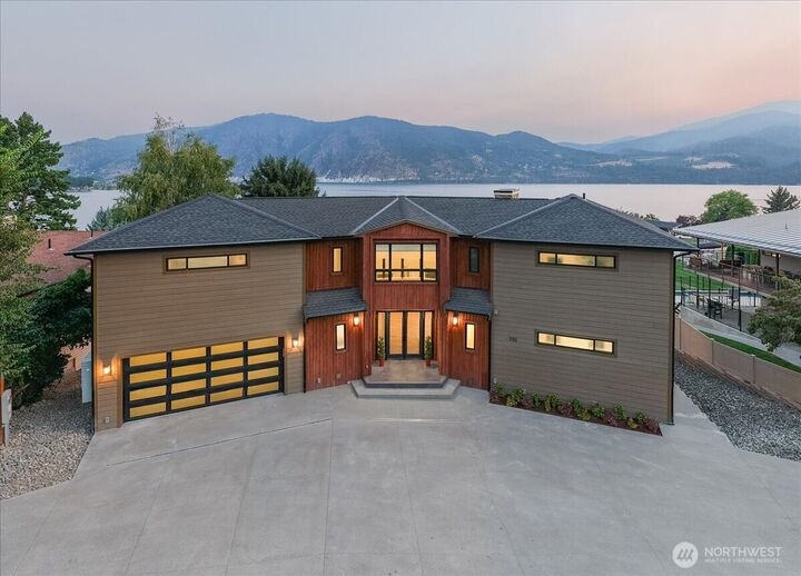 Property Photo:  755  Wapato Way  WA 98831 