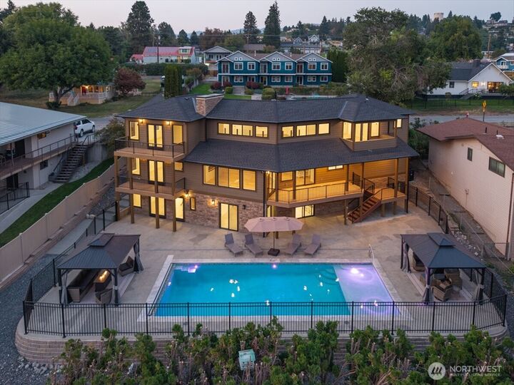 Property Photo:  755  Wapato Way  WA 98831 
