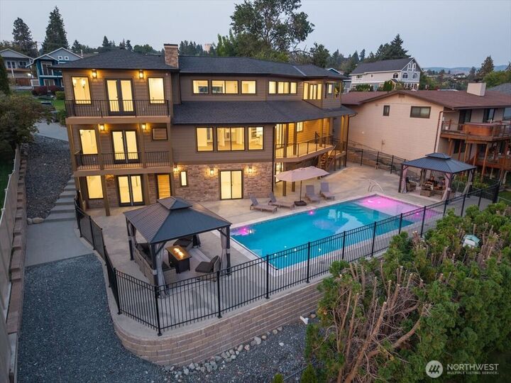 Property Photo: 755 Wapato Way WA 98831