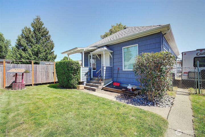 Property Photo: 320 Williams Avenue N WA 98057