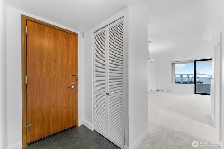 Property Photo: 521 5th Avenue W 306 WA 98119