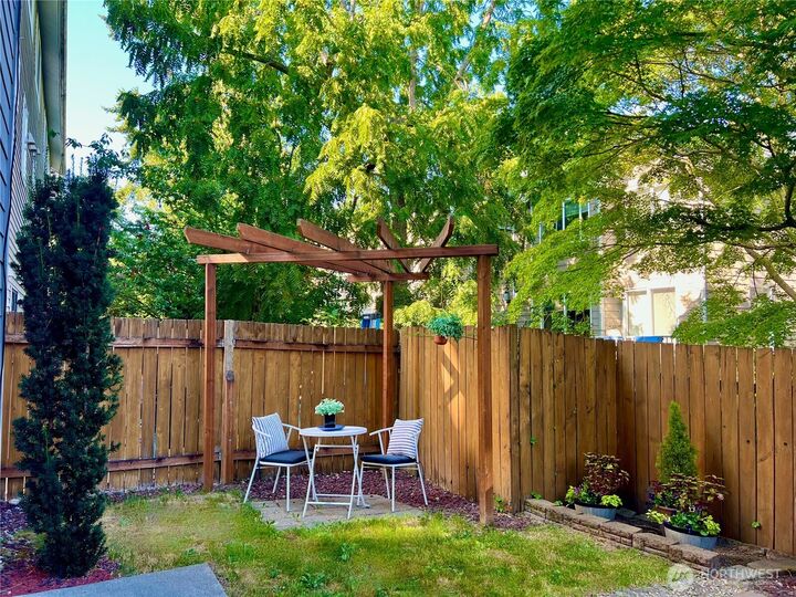 Property Photo: 9236 Interlake Avenue N B WA 98103