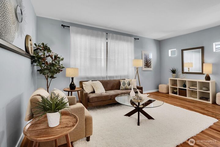 Property Photo:  9236  Interlake Avenue N B  WA 98103 