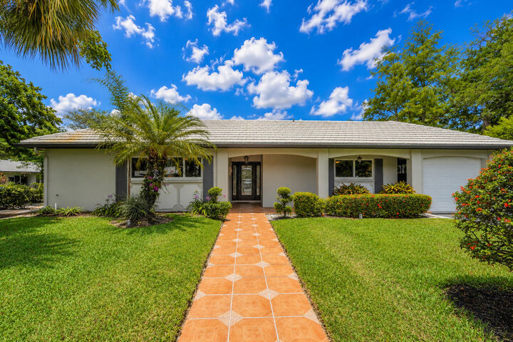 Property Photo:  1019 E Cypress Drive  FL 33069 