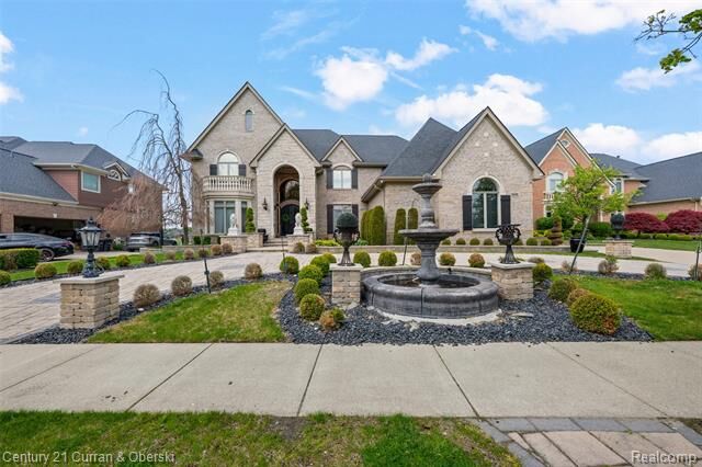 Property Photo:  18091 Peninsula Way  MI 48168 