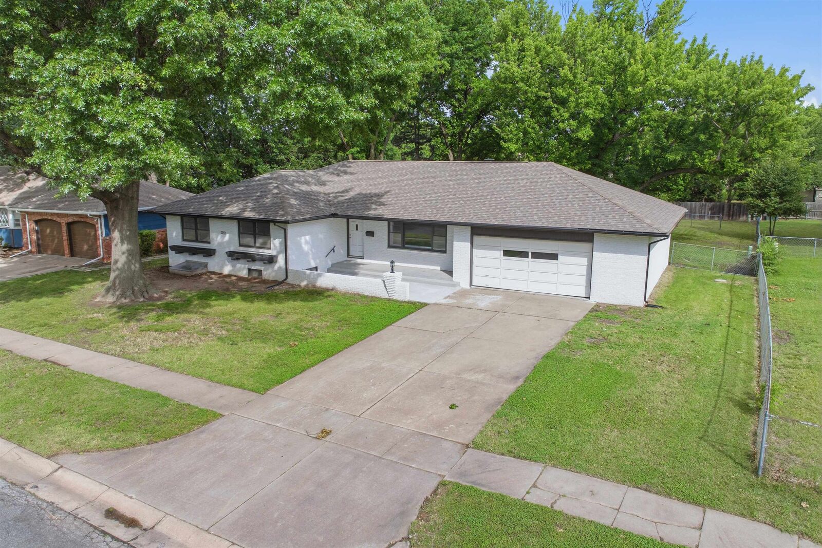 Property Photo: 6720 E Zimmerly St KS 67207